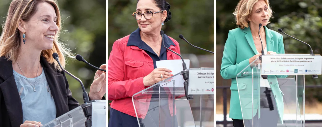 Les officiels présents pour la pose de la première pierre