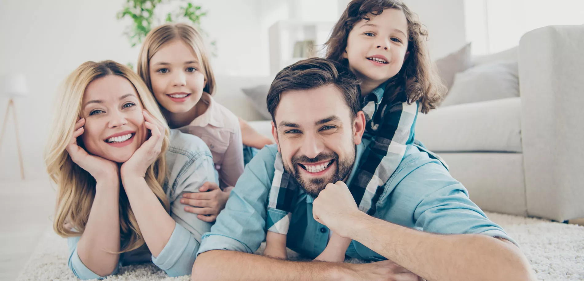 Famille souriante 